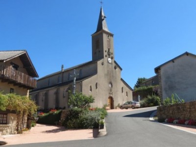 Exemple d’aménagement urbain (réalisé par la commune) : la place de Miolles