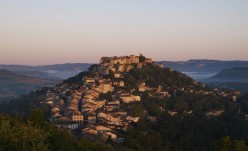 Cordes sur ciel, l’un des plus beaux villages de France © CRT MP D. Viet