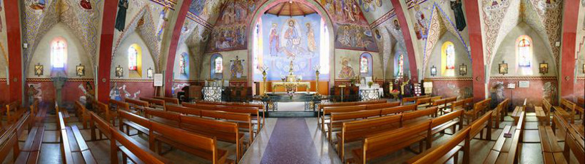 Vue panoramique de l'église d'Alban