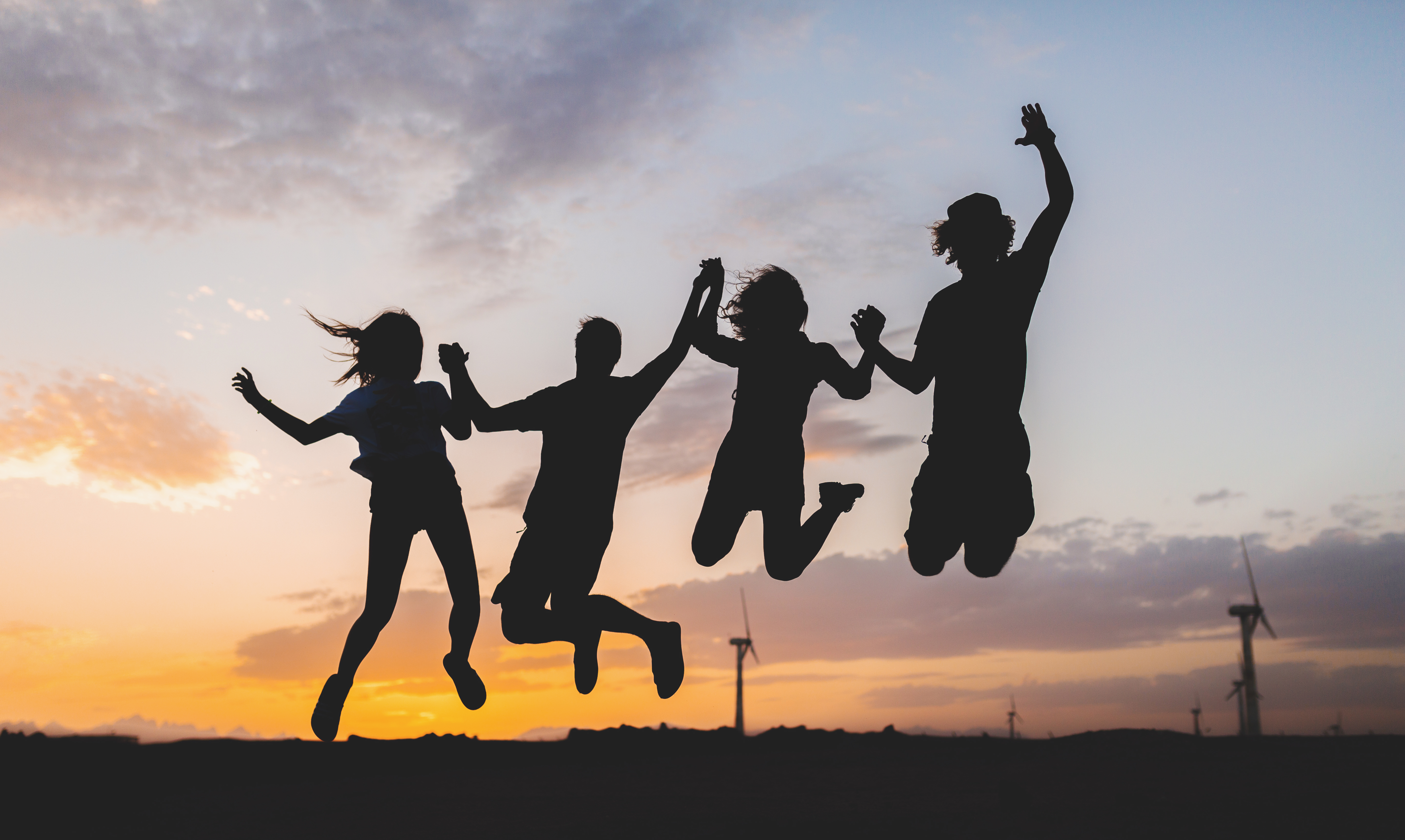 r6767_9_happy-friends-silhouettes-jumping-sunset.jpg